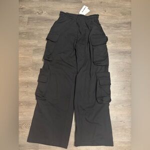 NWT Namilia Cargo Sweatpants